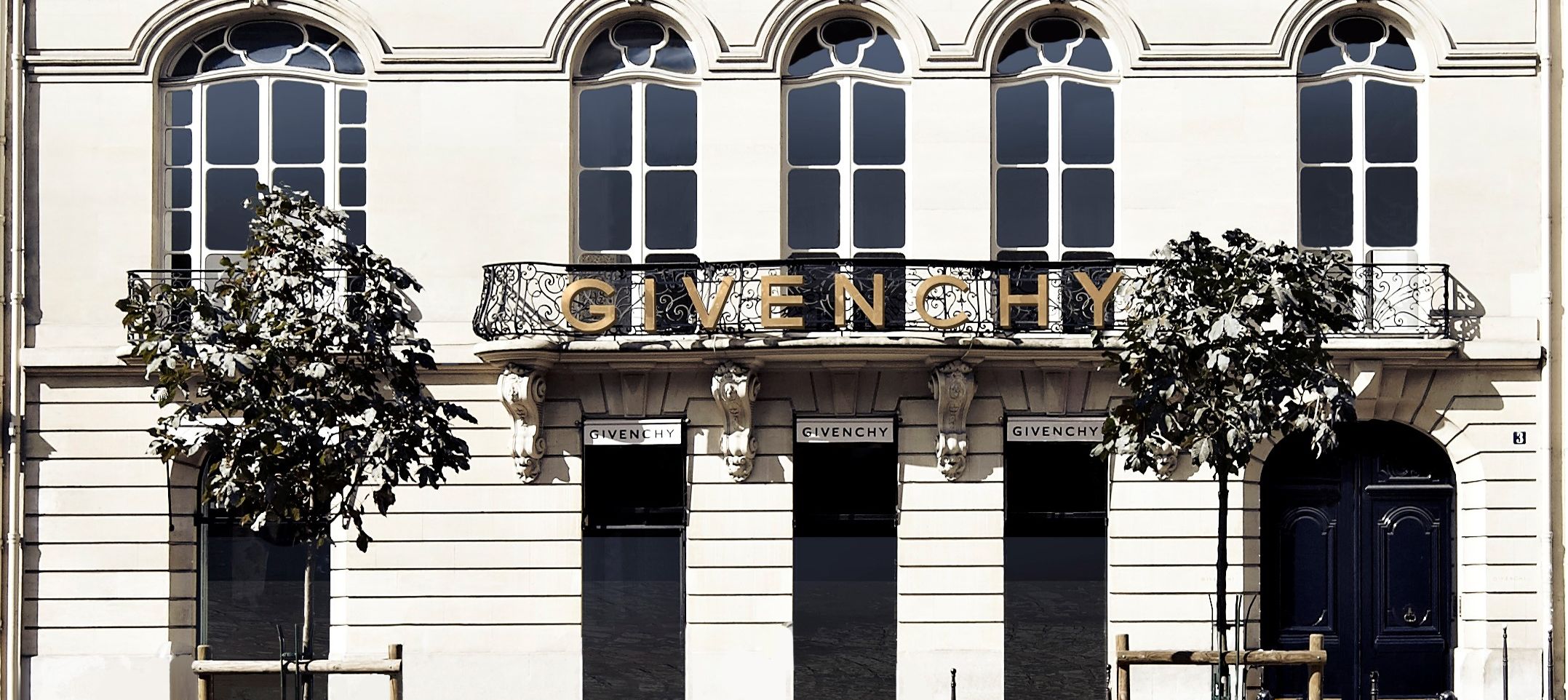 GIVENCHYの求人画像