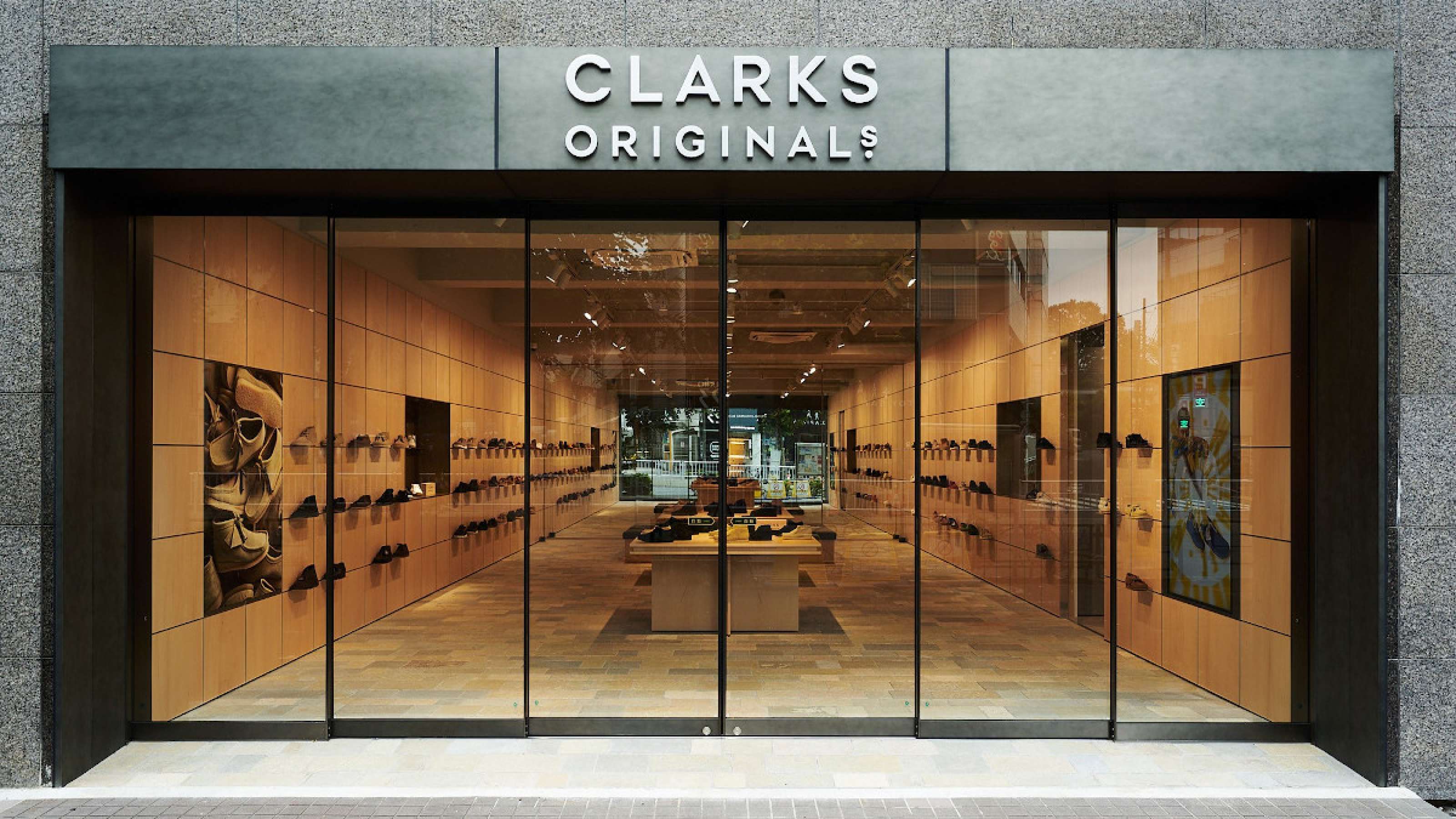 Clarksの求人画像