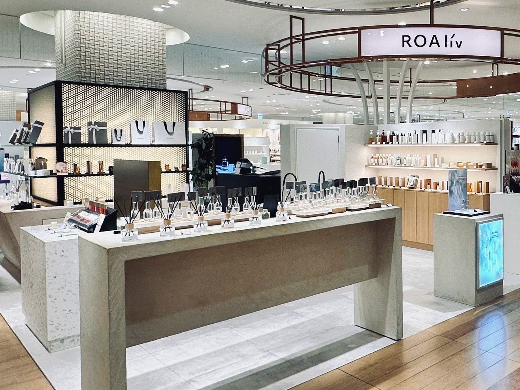 【ロアリブ】ビューティスタイリスト 募集｜都内店舗のサブ画像1