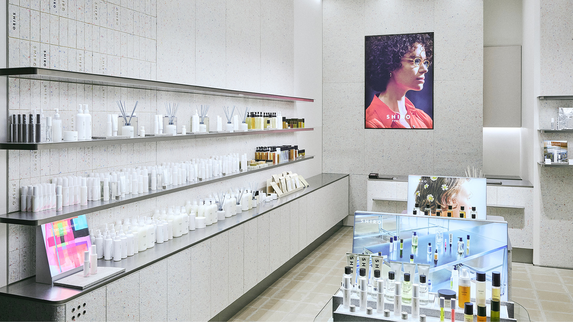 SHIROの求人画像