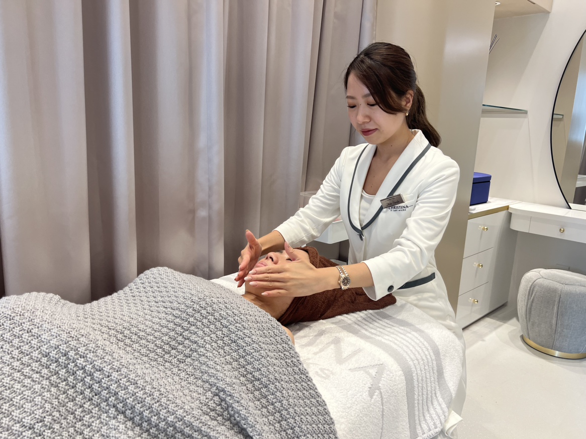 エステサロン専売品「CHRISTINA」直販店　美容部員のサブ画像5
