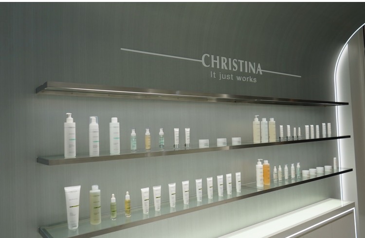 エステサロン専売品「CHRISTINA」直販店　美容部員のサブ画像2