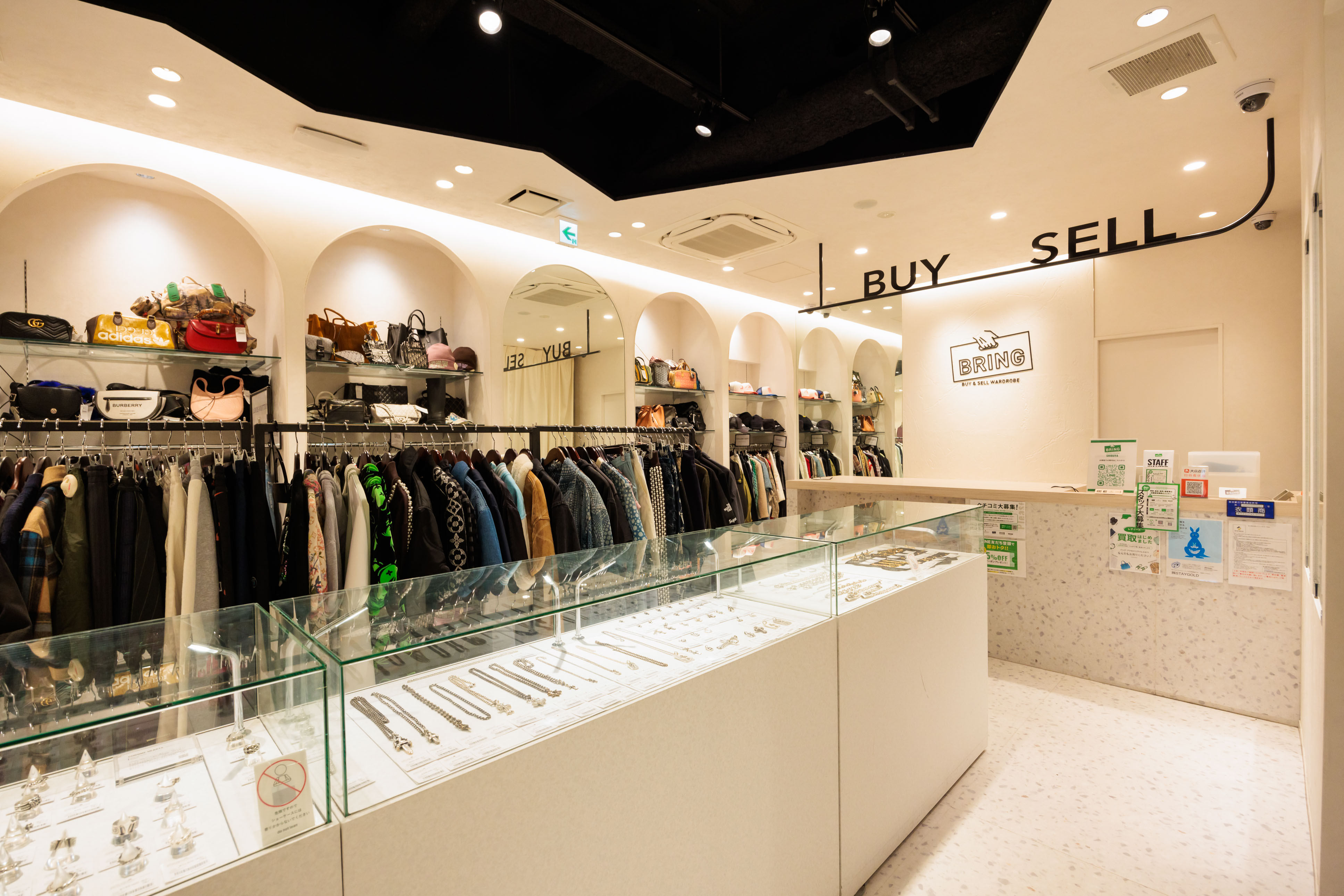 BRING 仙台店｜ユーズドセレクトショップ バイヤー職（買取査定・販売接客）の求人画像