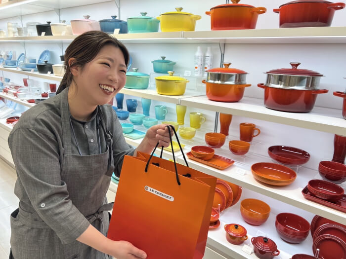 【東海エリア】残業月5h未満＆インセンティブあり｜100年ブランド『ル・クルーゼ』の販売スタッフの求人画像