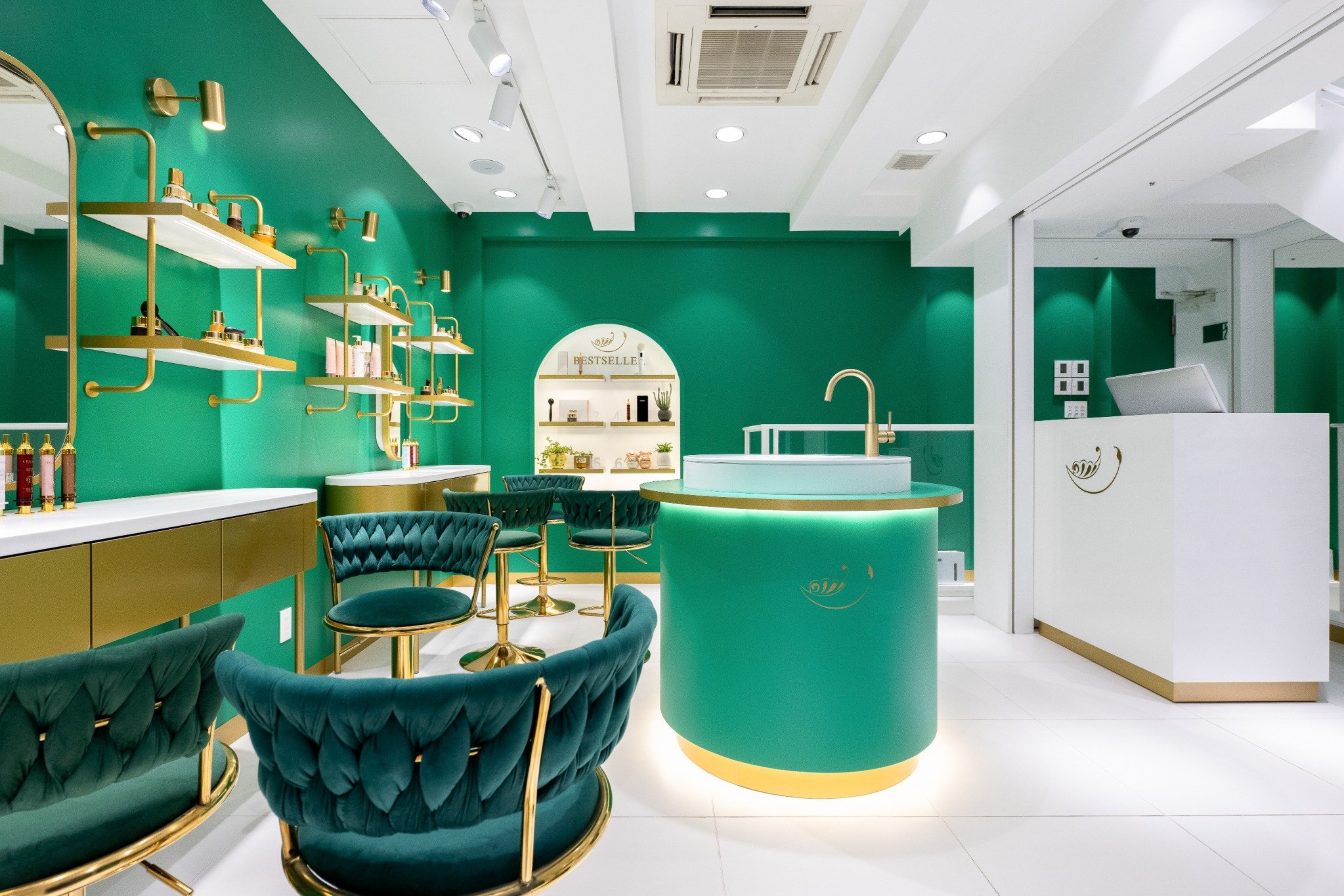 販売接客スタッフ｜月給27万円保証＋高率歩合｜平均月収40万円｜銀座の求人画像