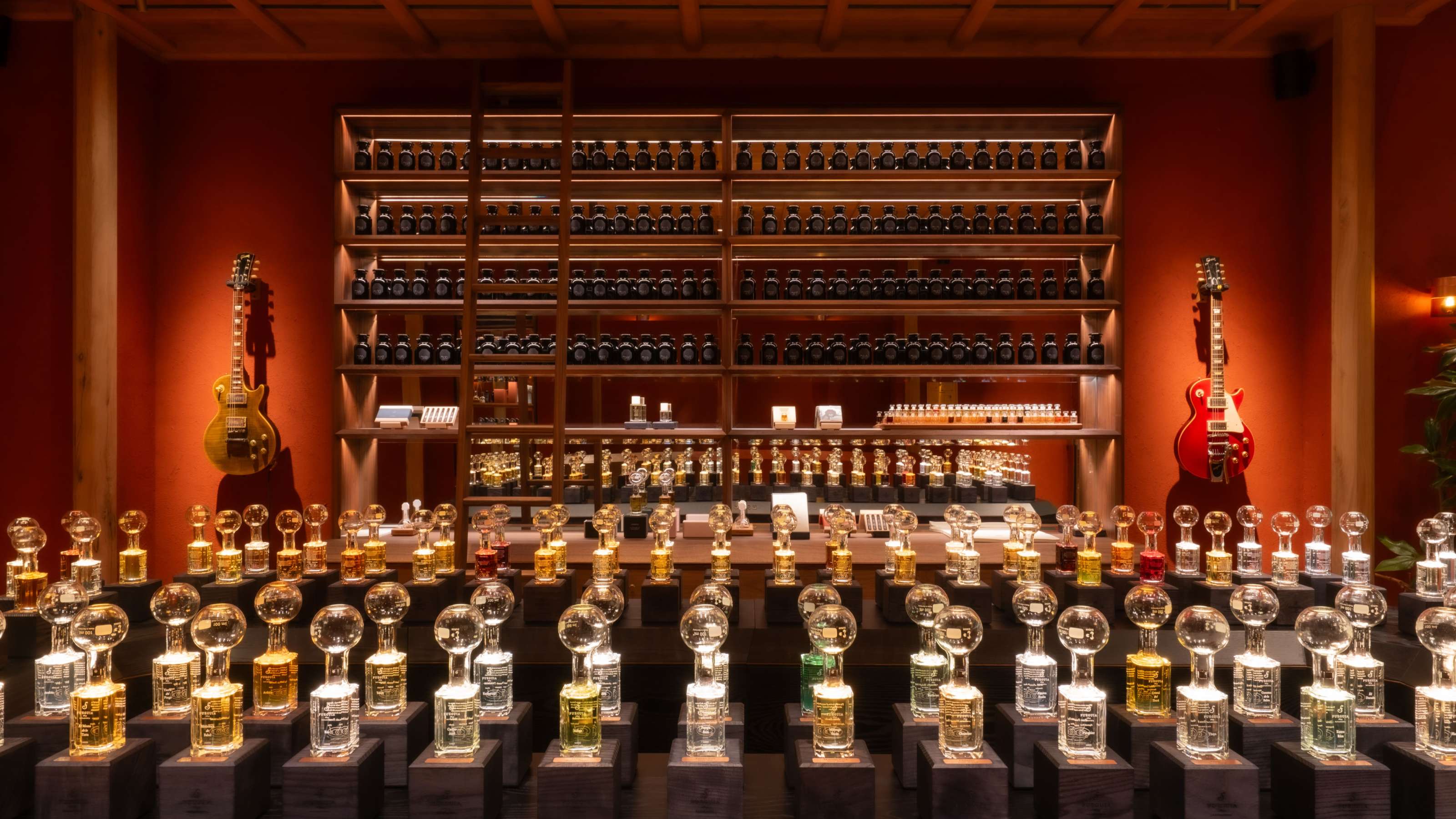 パフュームブランド「FUEGUIA 1833」店長募集｜都内店の求人画像