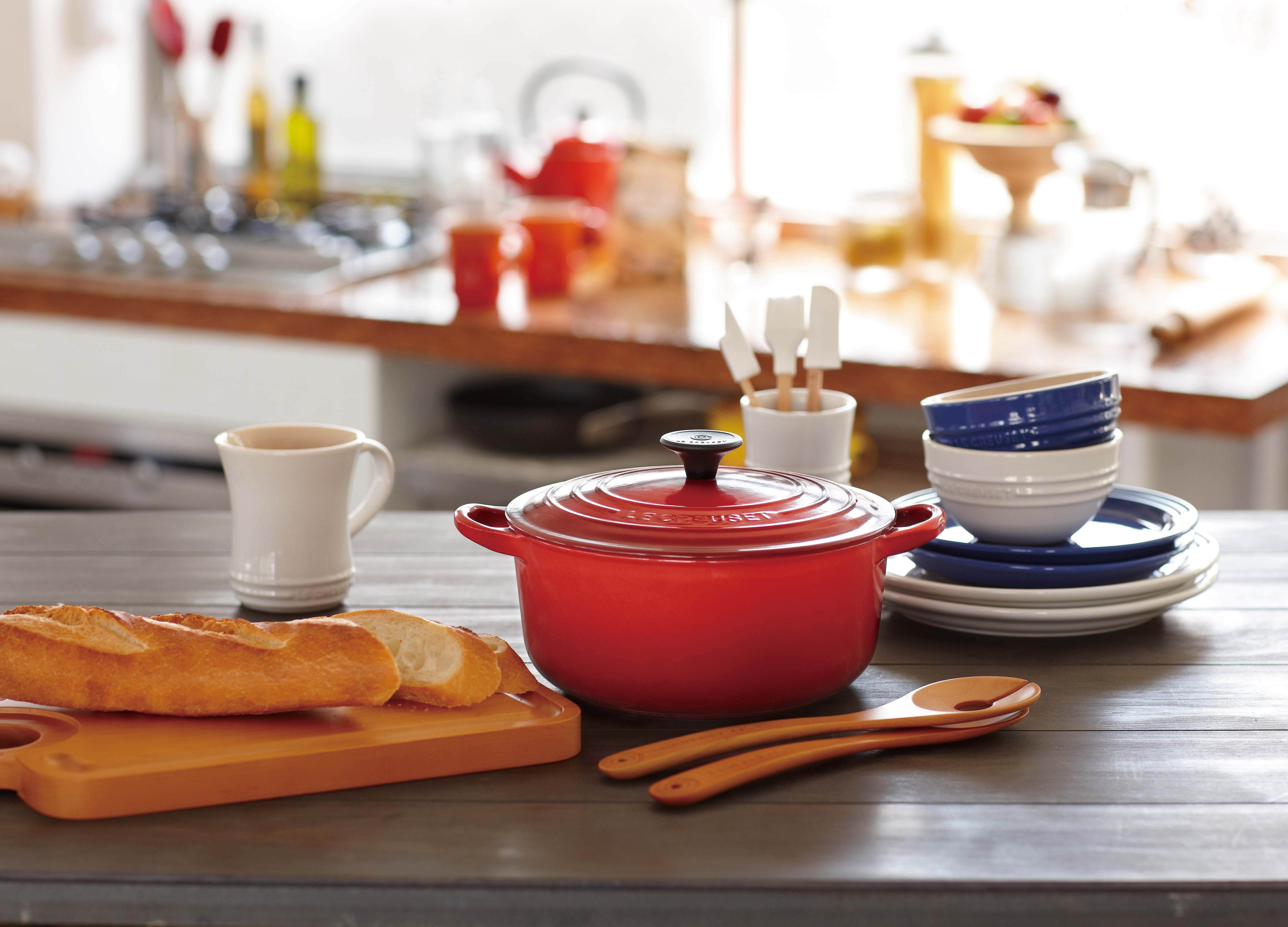 【神戸三田】残業月5h未満＆インセンティブあり｜100年ブランド『ル・クルーゼ』の販売スタッフの求人画像