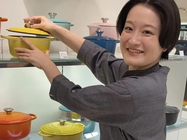 【日本橋三越】残業月5h未満＆インセンティブあり｜100年ブランド『ル・クルーゼ』の販売スタッフの求人画像