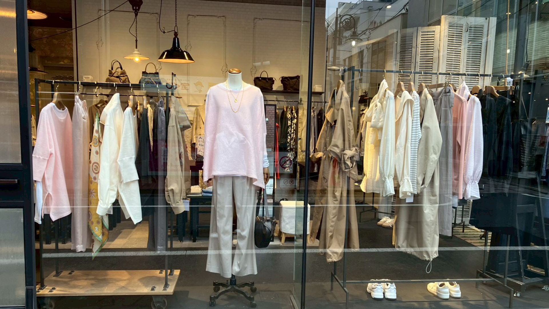 【Liesse】都内店舗にて販売スタッフ募集★残業平均10H以下★正社員／育休産休実績100%の求人画像