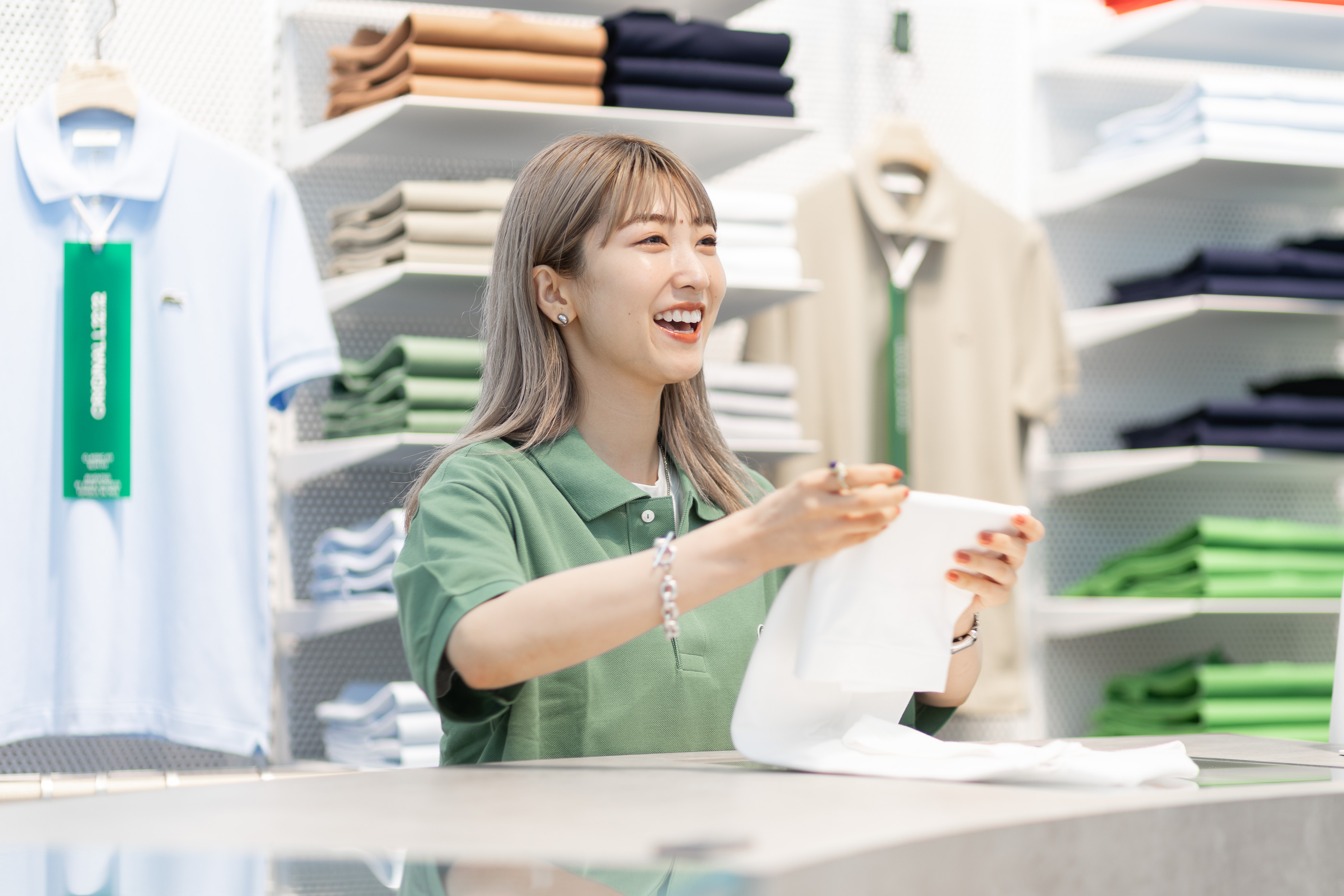 【ラコステ ららぽーと豊洲店】未経験大歓迎！インセンティブあり！20～30代活躍中！の求人画像