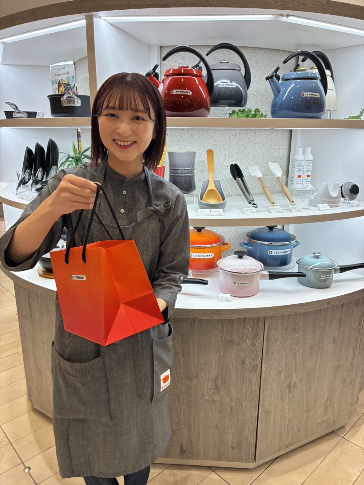 残業月5h未満＆インセンティブあり◎『ル・クルーゼ』の販売スタッフ【長島アウトレット】の求人画像