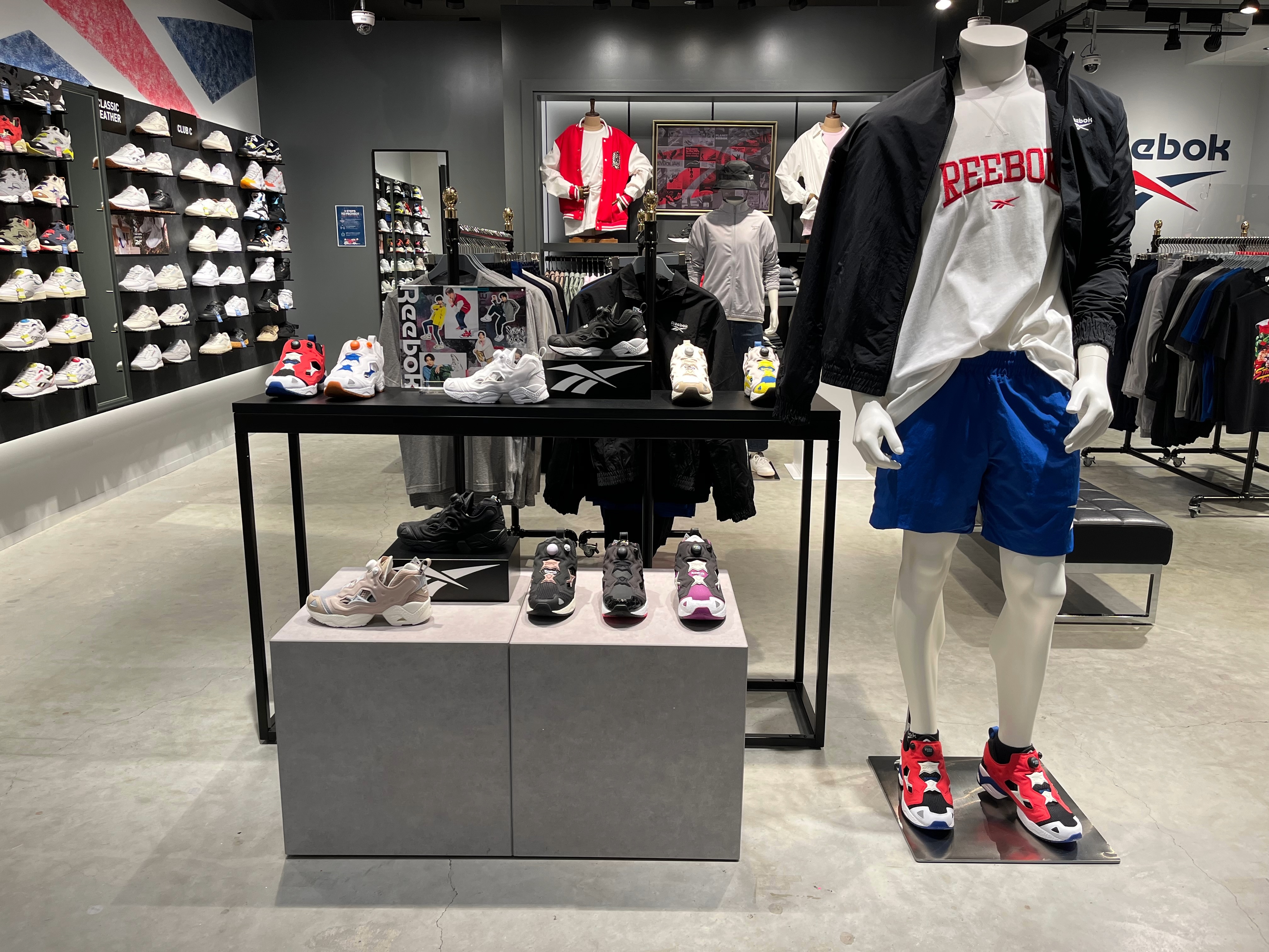 ◀リーボック名古屋店┃正社員▶未経験OK┃Reebok店舗スタッフ┃女性活躍中┃人事考課年2回の求人画像
