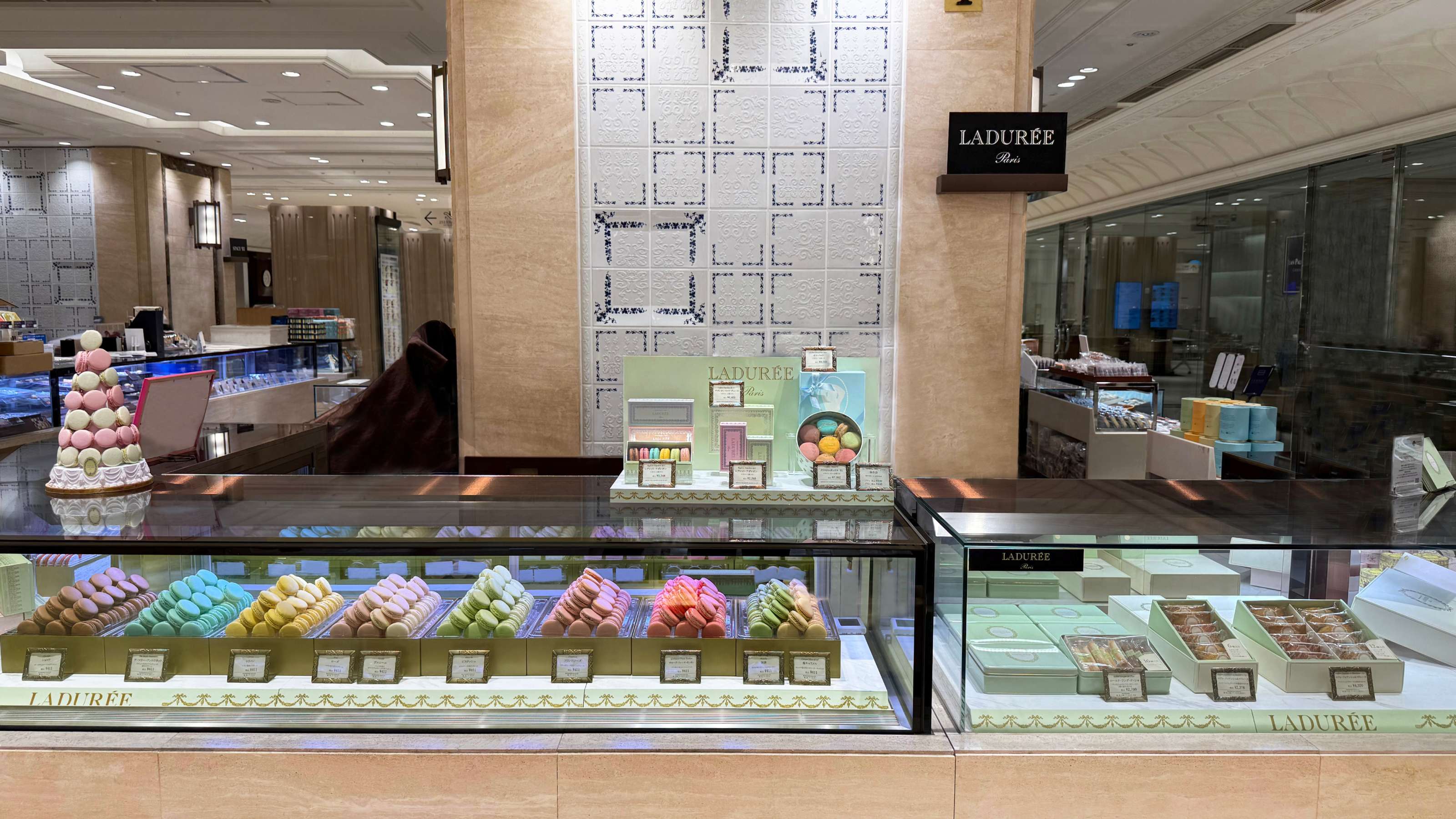 【ラデュレ】ブティック（洋菓子）販売スタッフ｜日本橋三越本店の求人画像
