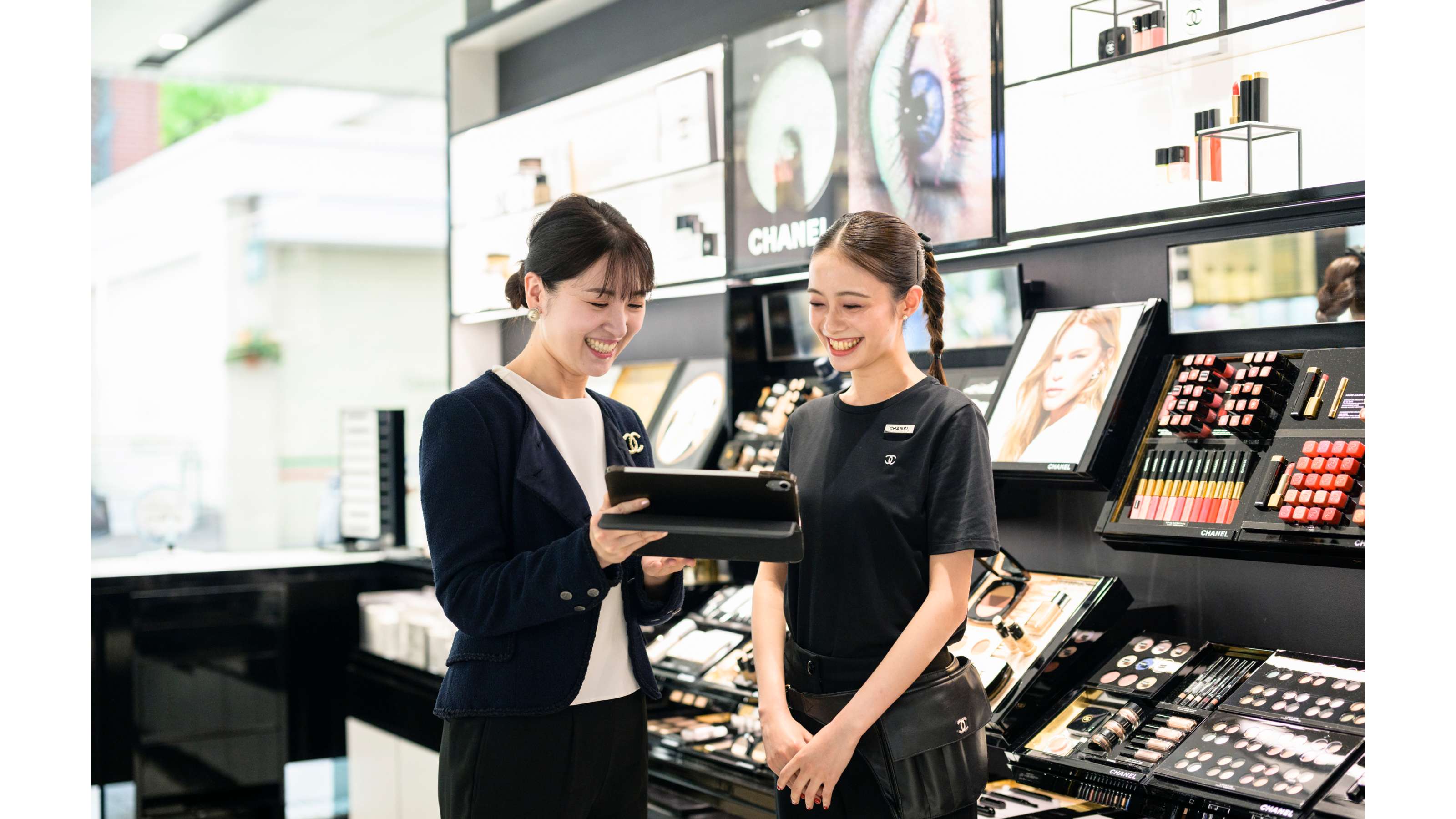 業績好調につき採用強化中【11月入社】シャネル｜美容部員｜福岡岩田屋の求人画像