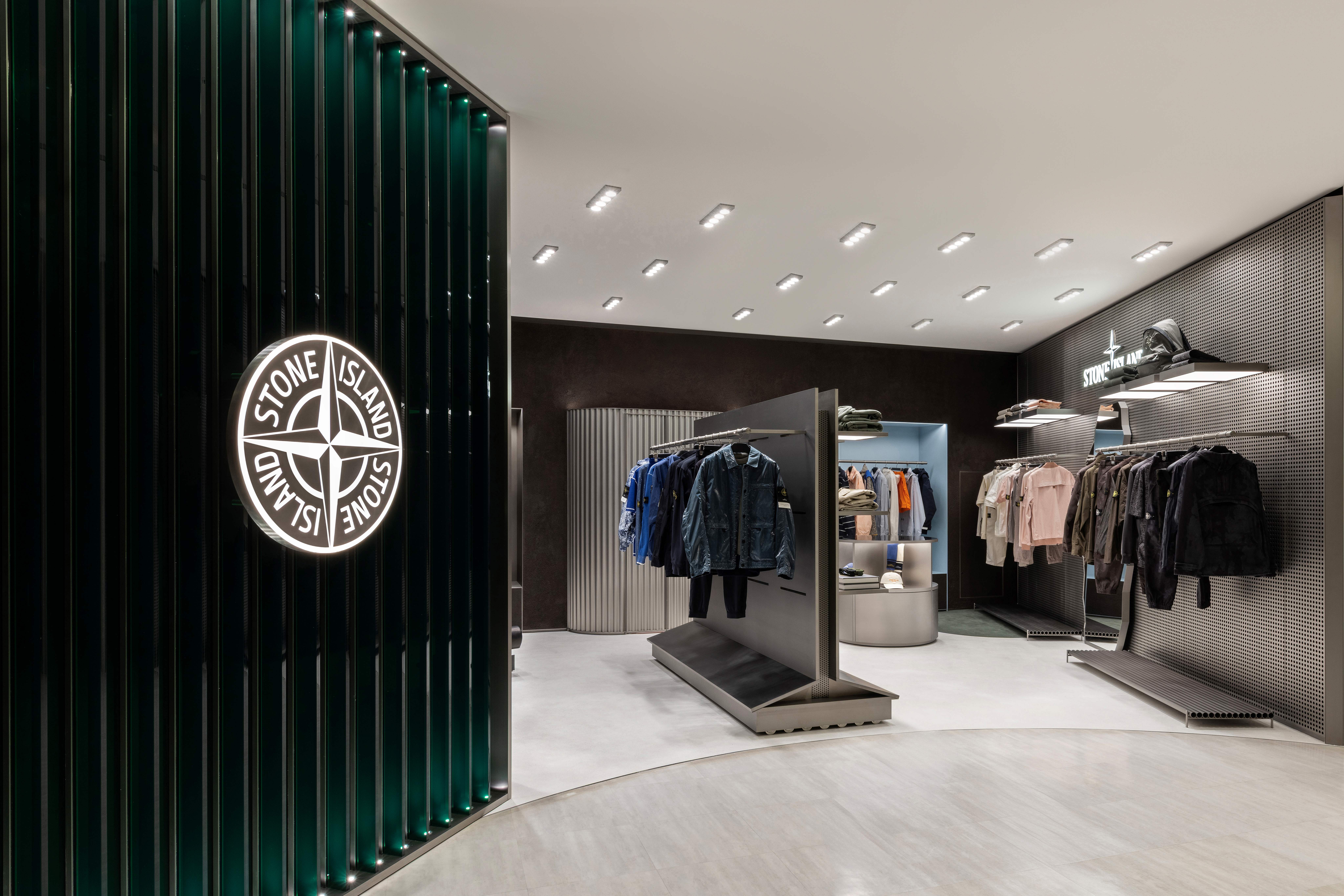 STONE ISLANDの求人画像